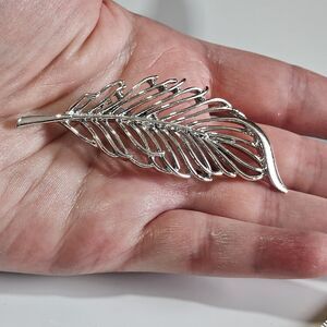Vintage Gerry's Leaf Feather Silver Tone Pin Brooch